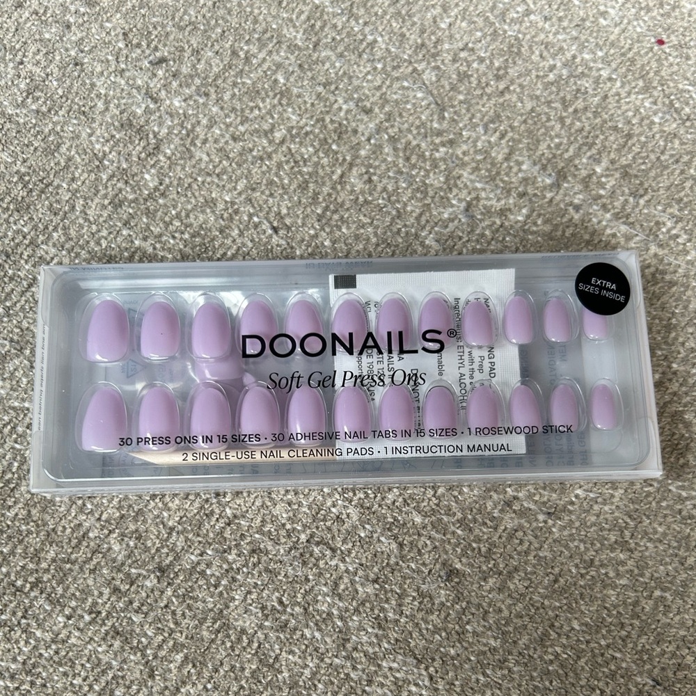 NWT Doo Nail Short Round Lavender Press On Nails